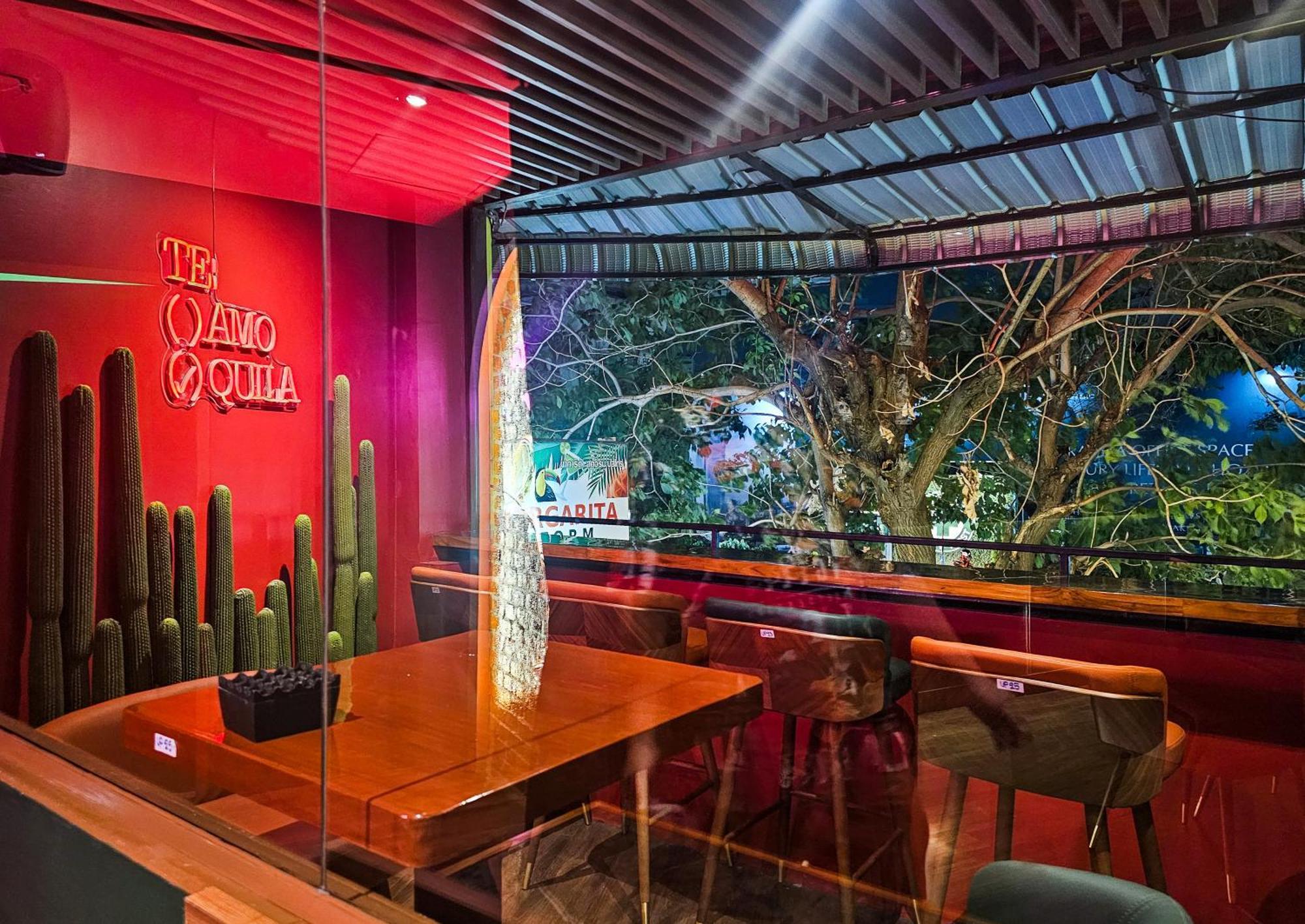 Miami Hotel Bangkok - SHA Plus Kültér fotó